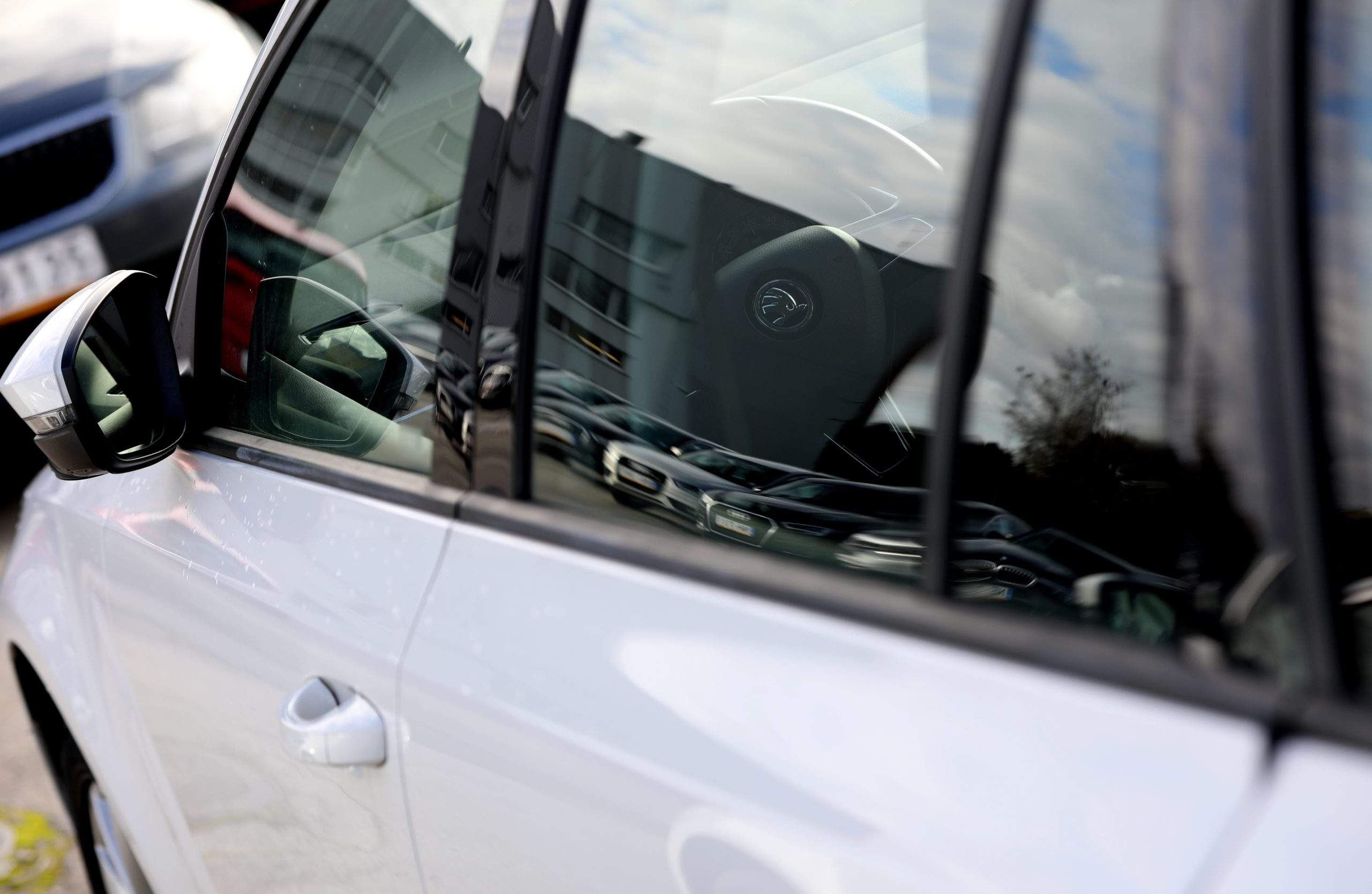 Negatīvā kapitāla slazds: Kāpēc auto maiņa kļūst dārgāka un kā no tā izvairīties