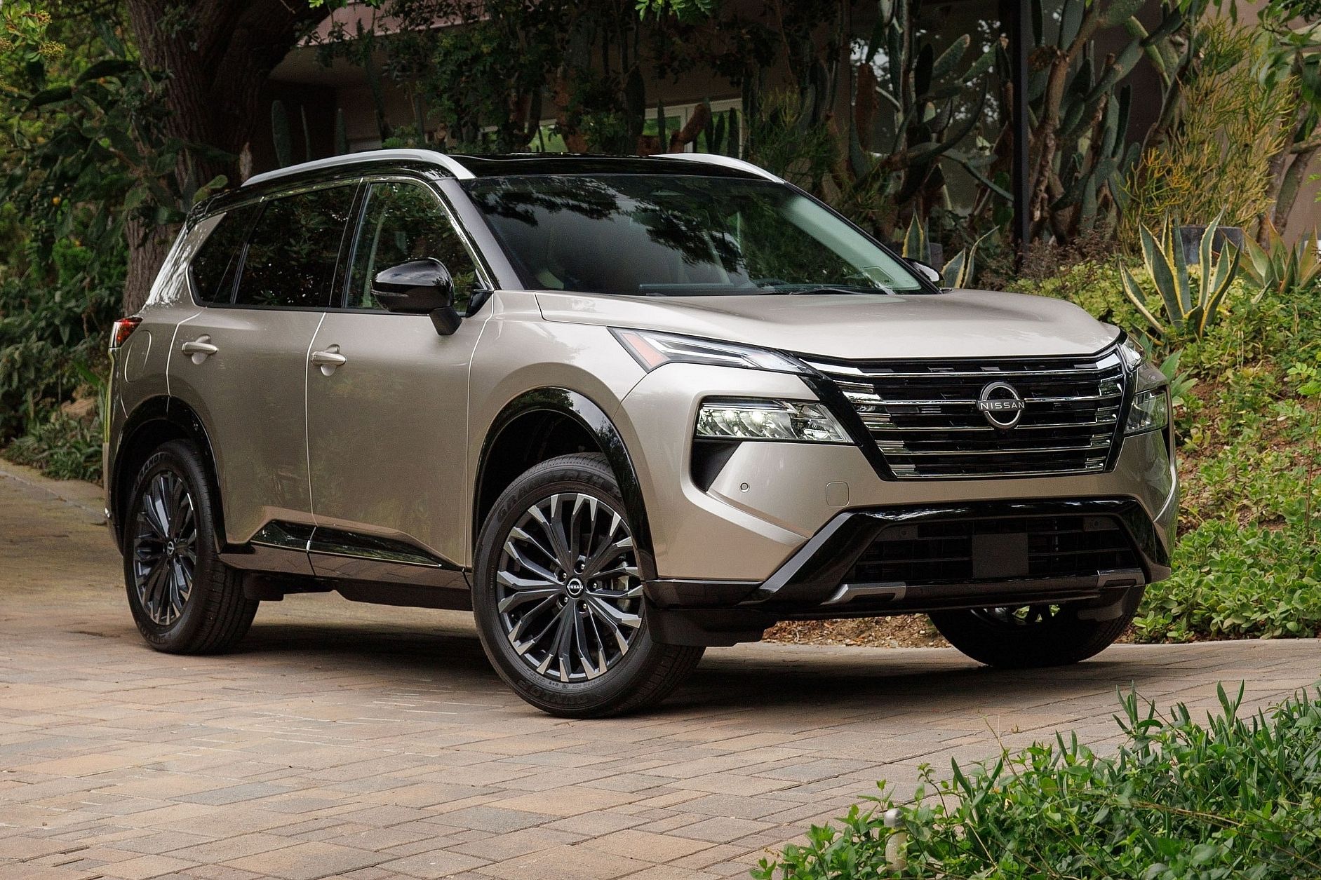 Nissan Paziņo Par Altima Beigām ASV Tirgū un Rogue PHEV Aiziešanu: Ceļš uz Efektivitāti un Jaunām Tehnoloģijām