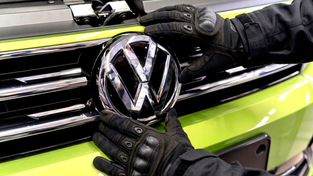 Zādzības, kas maksā tūkstošiem: Kāpēc zagļi zog VW radara sensorus, kuriem nav vērtības?