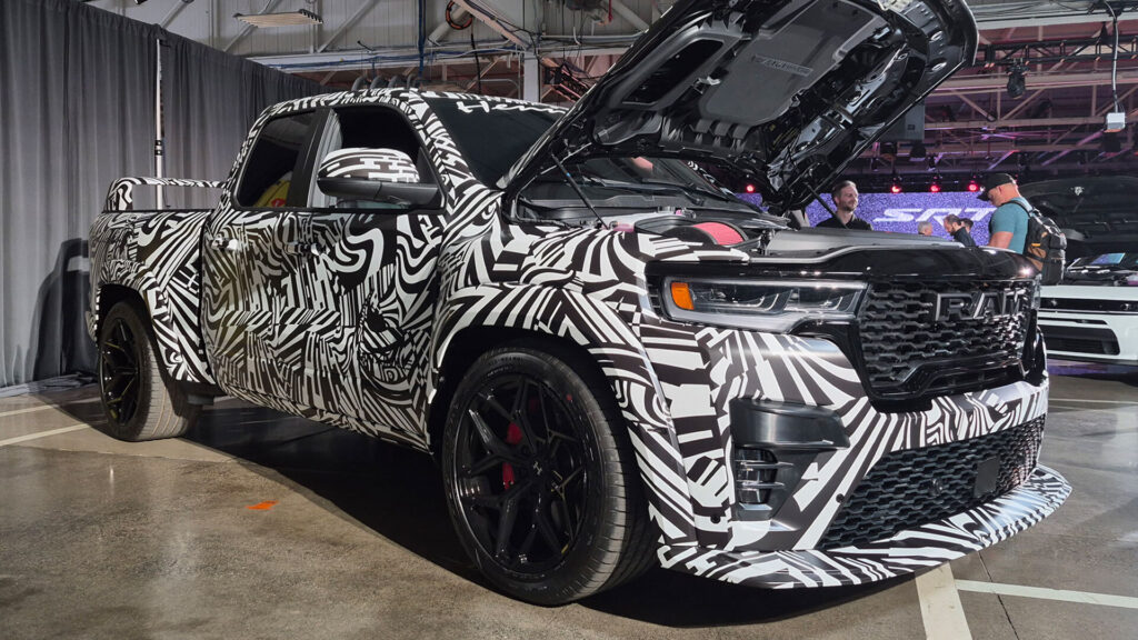 Hennessey Maximus Rumble Bee SRT: Pikaps, Kas Pārsniedz Visas Robežas ar 1032 Zirgspēkiem un 322 km/h Maksimālo Ātrumu