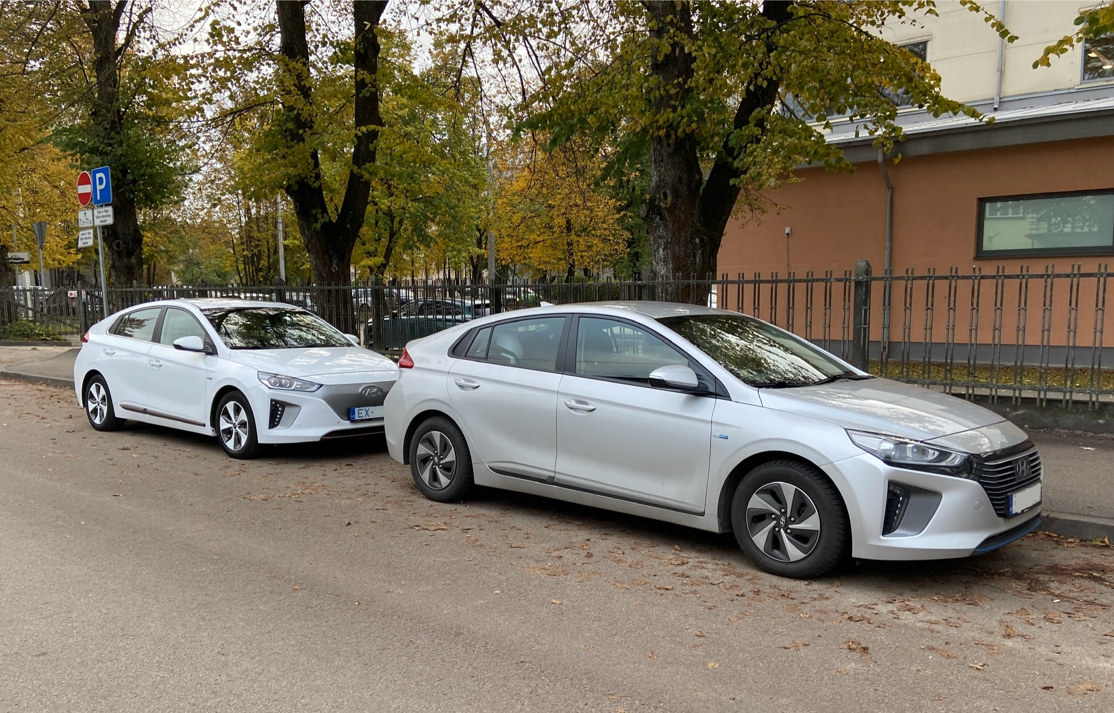 Kāpēc Mans Auto Pīkst, Kad To Slēdzu? Atklājiet Skaņas Noslēpumus un Ko Tā Patiešām Nozīmē