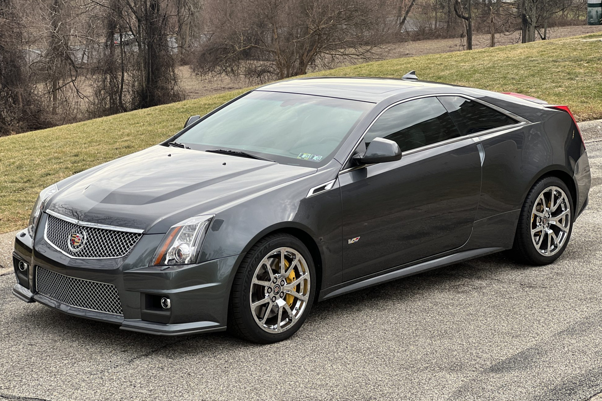Pārdod Leģendāru Sacīkšu Retumu: Viens no Tikai Trim Cadillac CTS-V.R Coupe Eksemplāriem Meklē Jaunu Īpašnieku