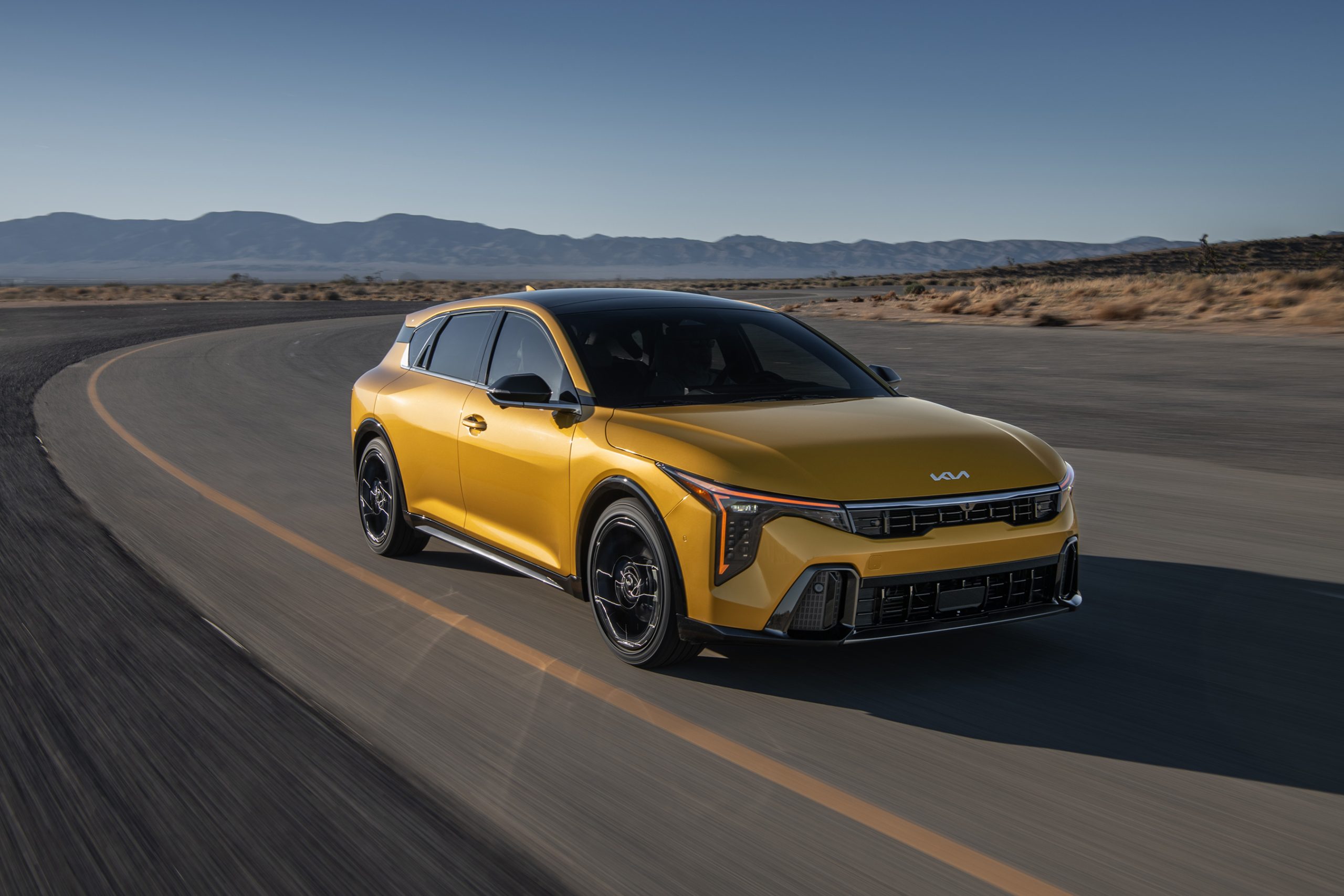 2026. gada Kia K4 Turbo Hatch: Praktiskums un Vērtība, kas Izaicina Lielo SUV Dominanci