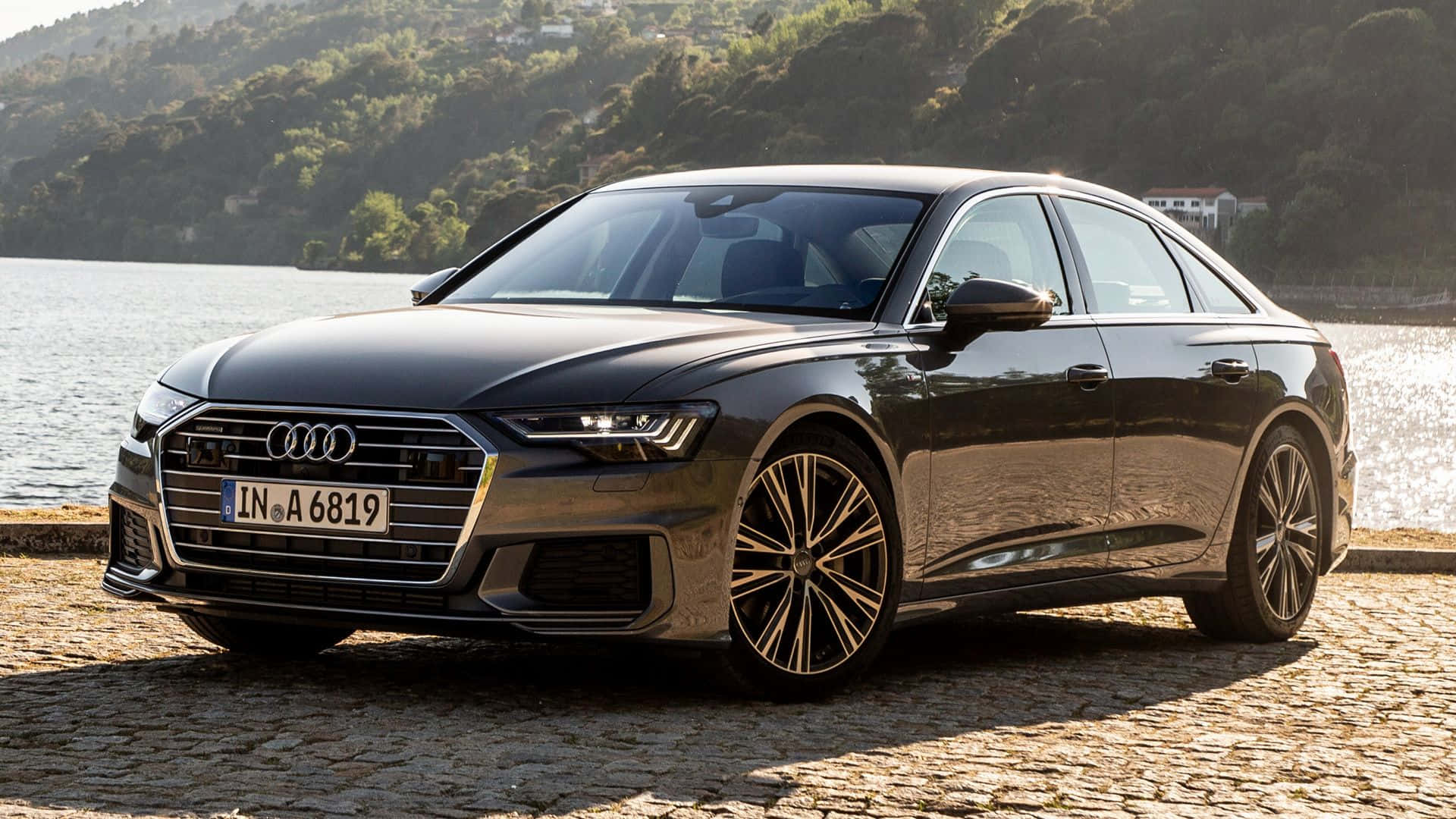 Audi A6 (C7) – Elegantais Izpildītājs ar Tehnoloģiju Sirdi