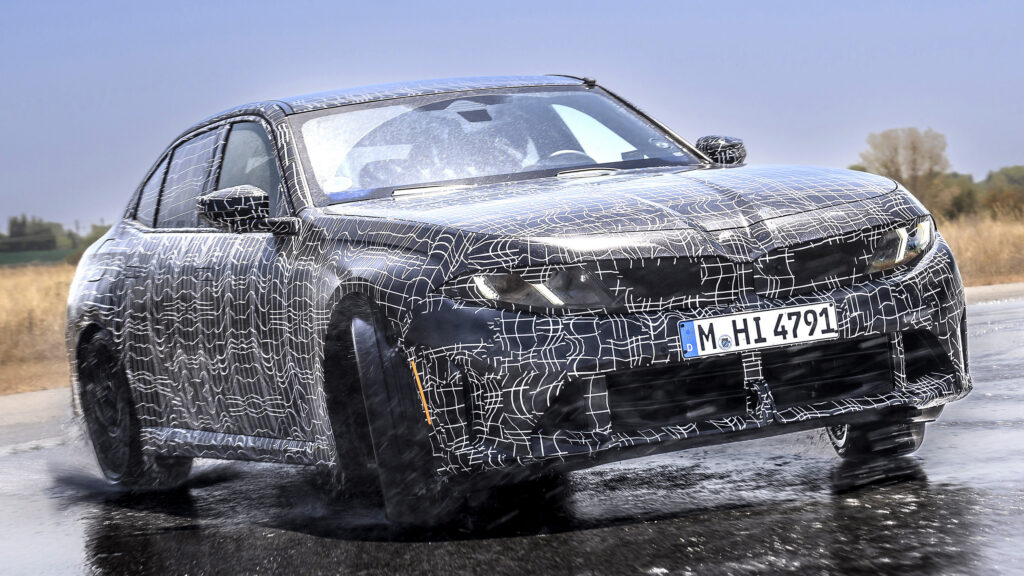 Jaunais BMW M350 xDrive: 443 ZS Jauda un Aizraujošais ‘Drift Moment’ Režīms