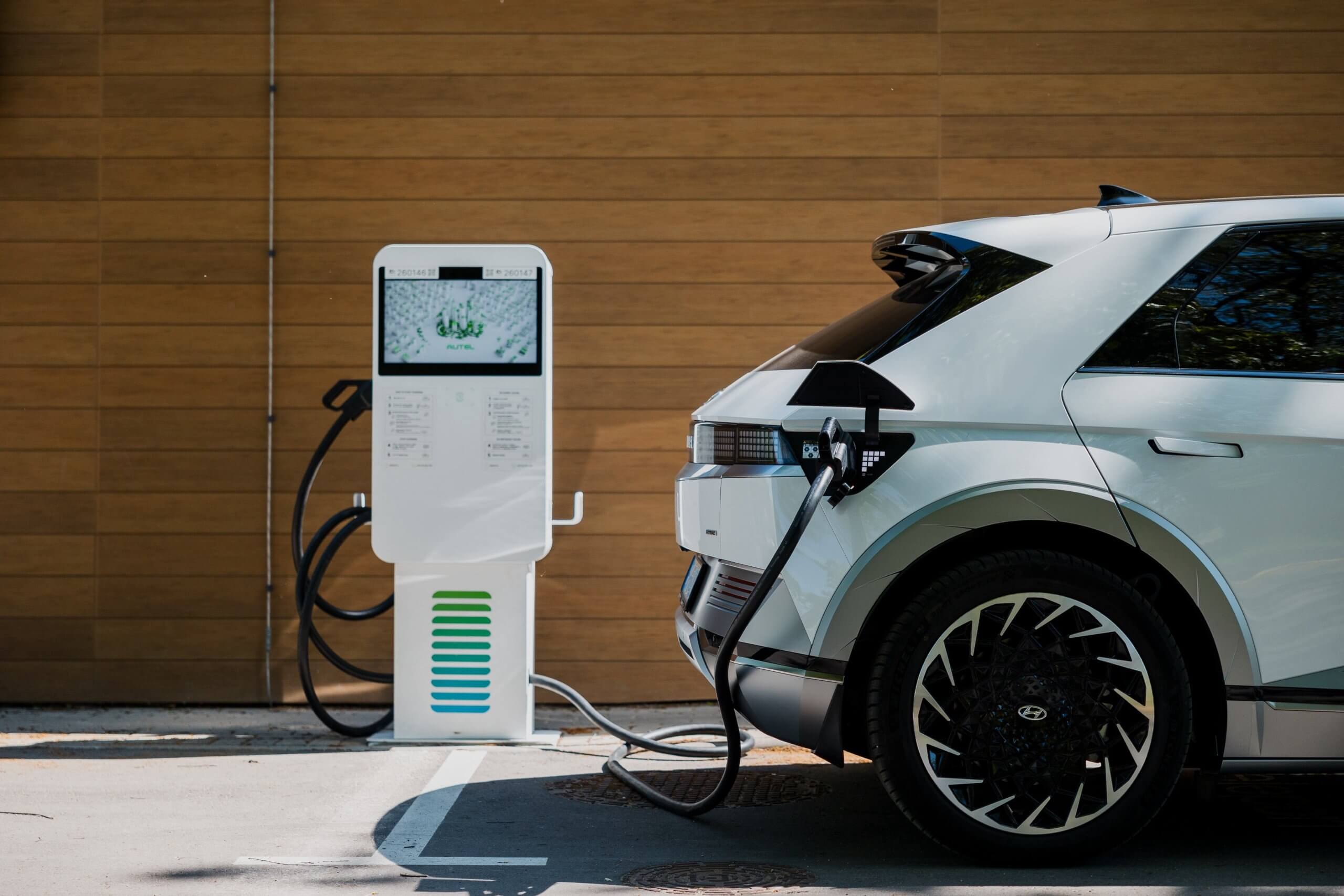 Vai Ķīniešu Elektroauto Ir Droši? Austrālijā Atklāj Ievainojamības un Datu Vākšanas Draudus