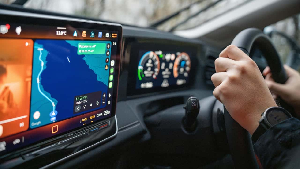 Jūsu Auto Zina Vairāk Nekā Domājat: Privātuma Izaicinājumi Savienoto Transportlīdzekļu Laikmetā