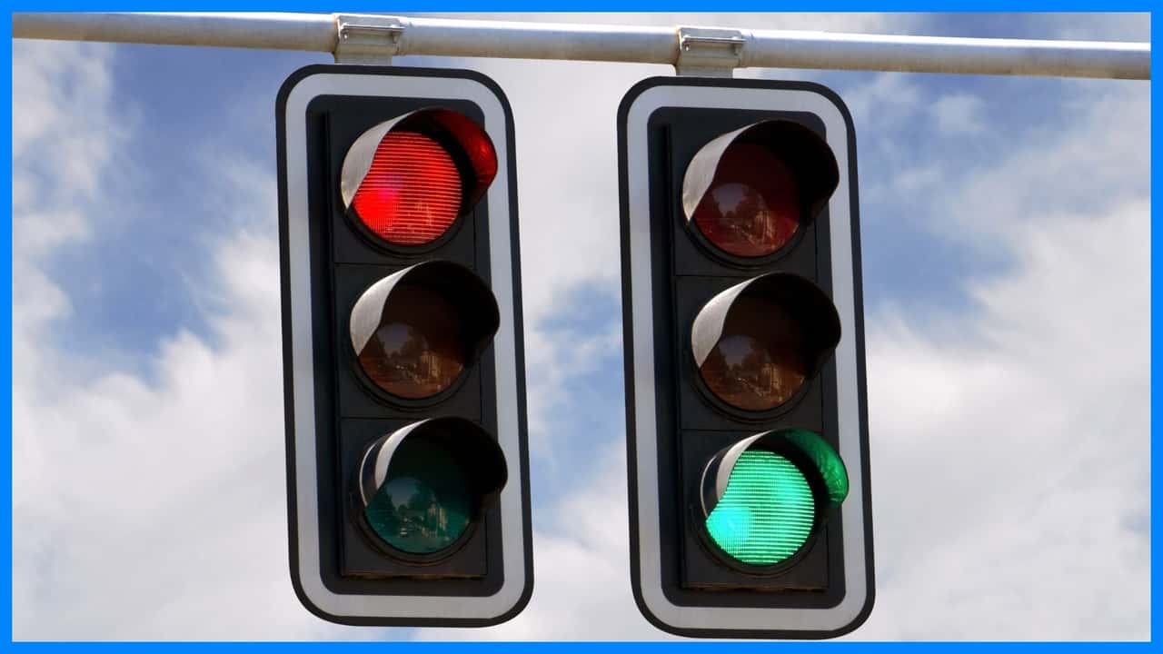 Luksoforu inteliģence: Kā tie nosaka automašīnas un pielāgojas satiksmei?