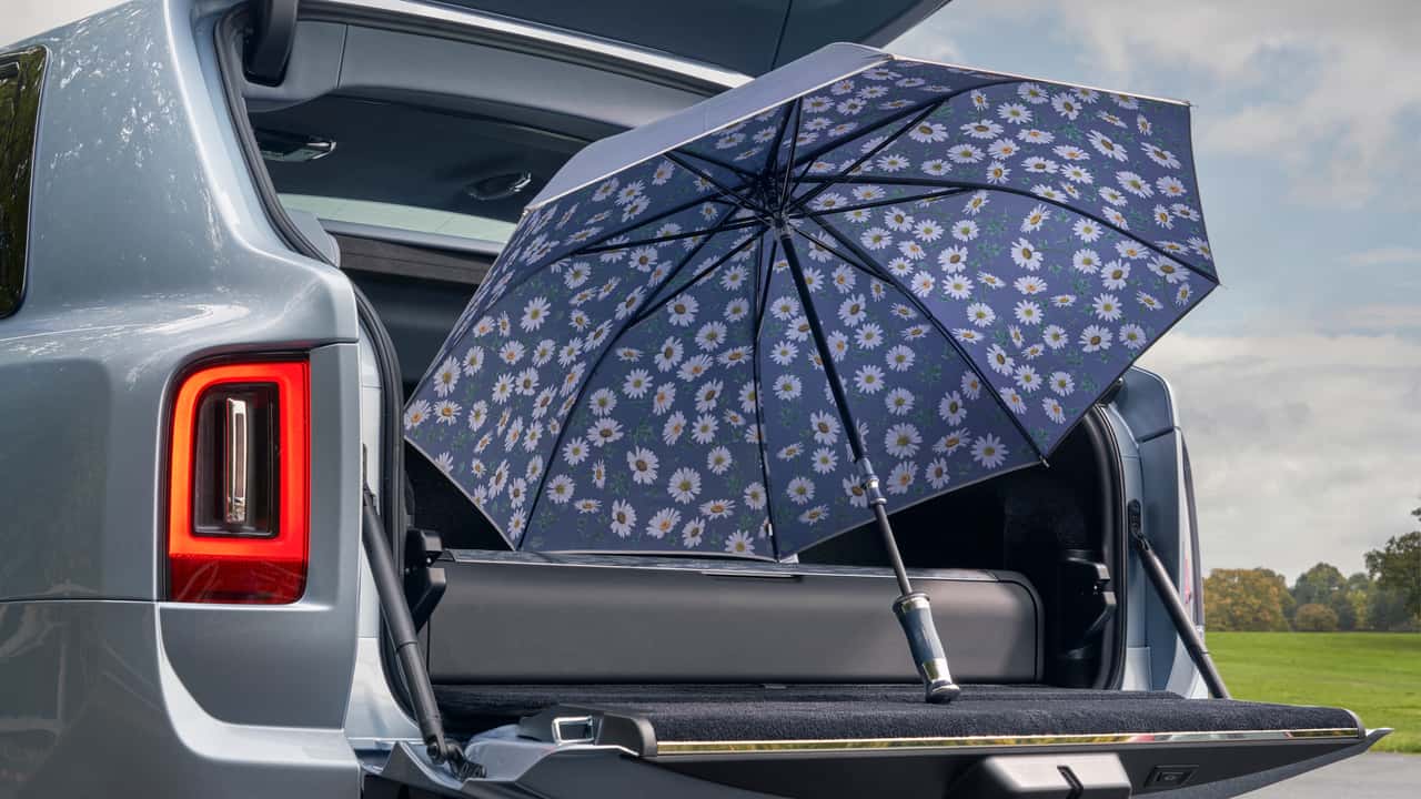 Rolls-Royce Slepenais Luksuss: Lietussargs, Kas Maina Visu