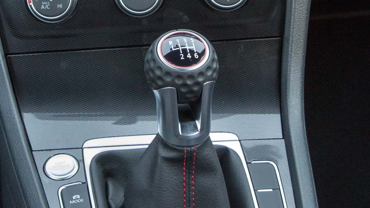 Vairāk nekā nejaušība: Leģendārās Volkswagen Golf GTI golfa bumbas pārnesumu sviras stāsts