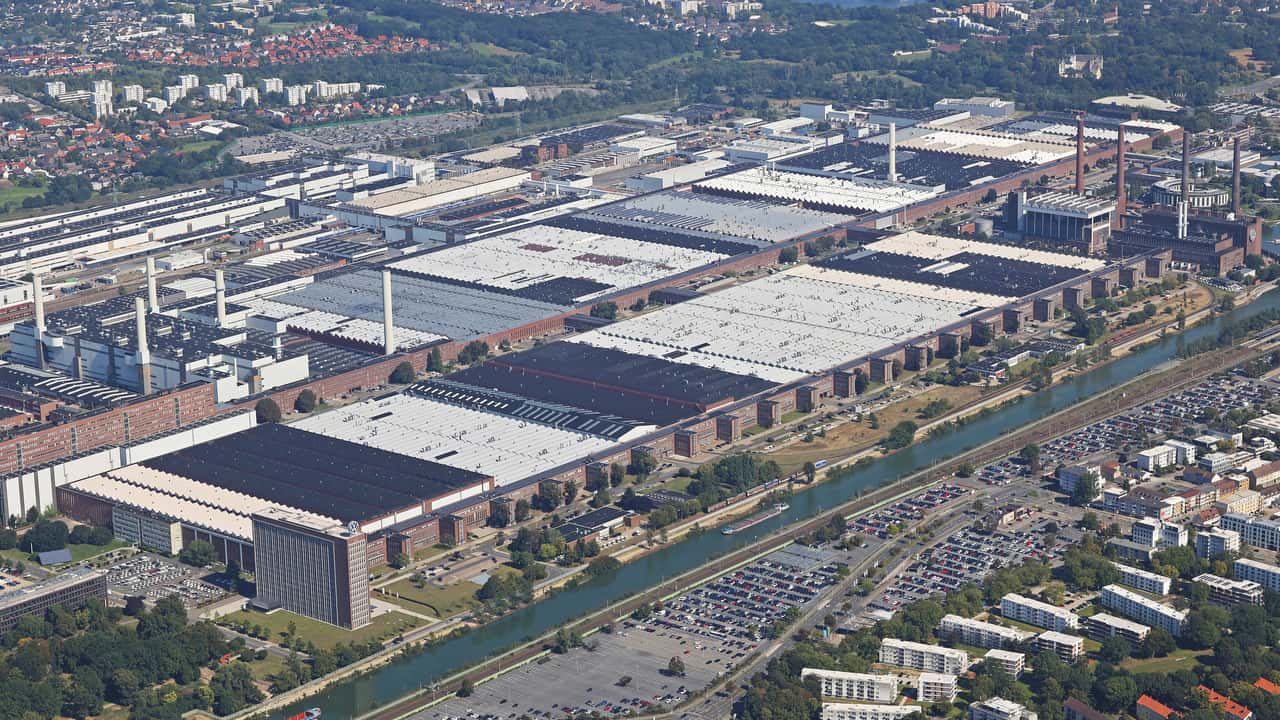 Volfsburga: Vācu pilsēta, kas radās no Volkswagen rūpnīcas un tās sarežģītās vēstures